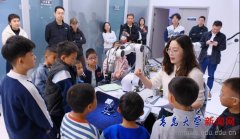 <b>正在孩子们心中早早埋下“科技报国”的</b>
